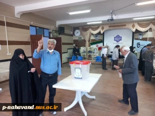 تصاویری از حماسه حضور ... از حواشی جالب توجه ترغیب و تشویق حضور بچه های خردسال در پای صندوق های رأی بوده است 10