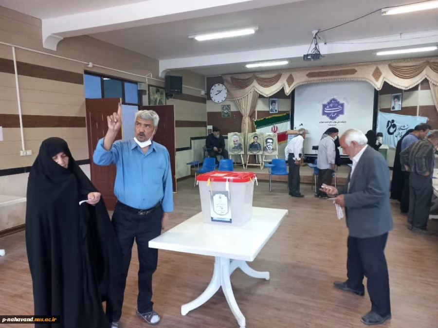 تصاویری از حماسه حضور ... از حواشی جالب توجه ترغیب و تشویق حضور بچه های خردسال در پای صندوق های رأی بوده است 10