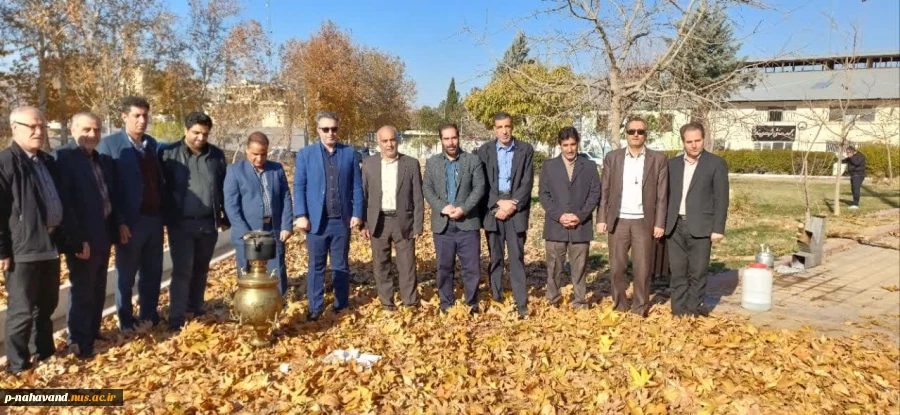 واحدهای خلاق مرکز رشد و دانشگاه ملی مهارت در راستای برنامه های شهر خلاق در کنار کار بزرگ شهرداری نهاوند  جشنواره برگ ریزان را درپارک آزادگان برگزار کردند. 2