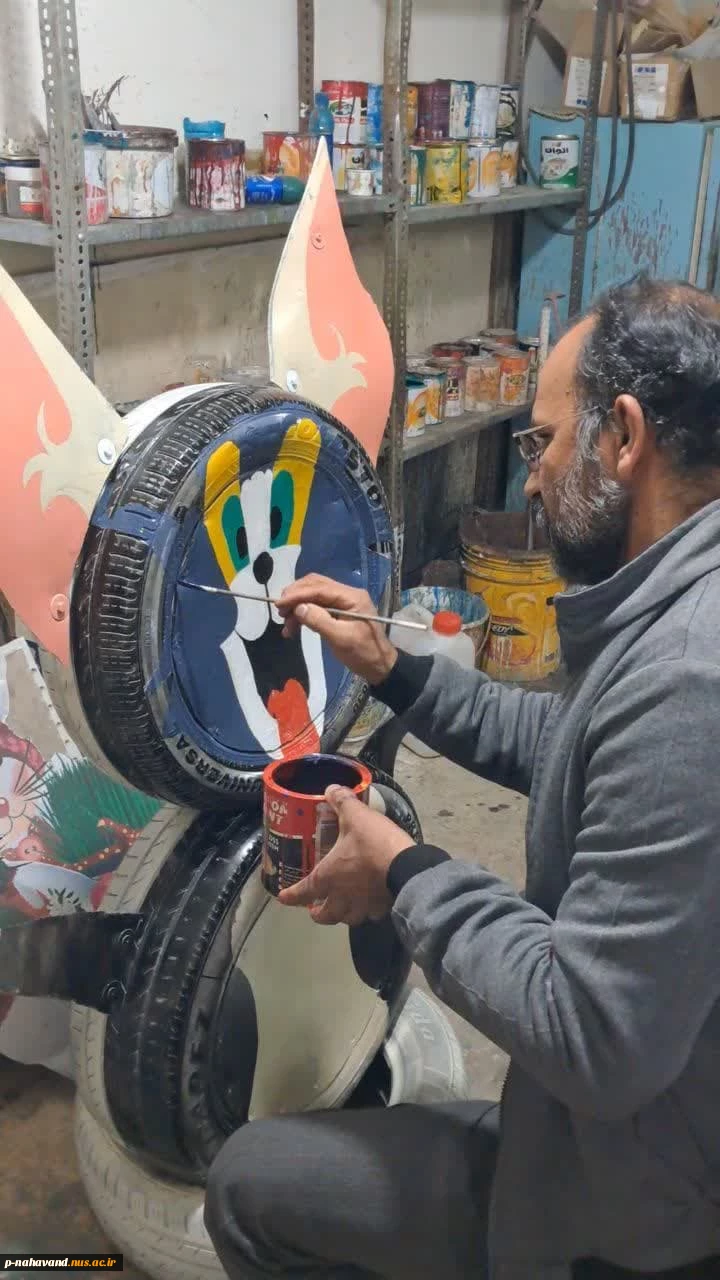 واحدهای خلاق مرکز رشد و دانشگاه ملی مهارت در راستای برنامه های شهر خلاق در کنار کار بزرگ شهرداری نهاوند  جشنواره برگ ریزان را درپارک آزادگان برگزار کردند. 13