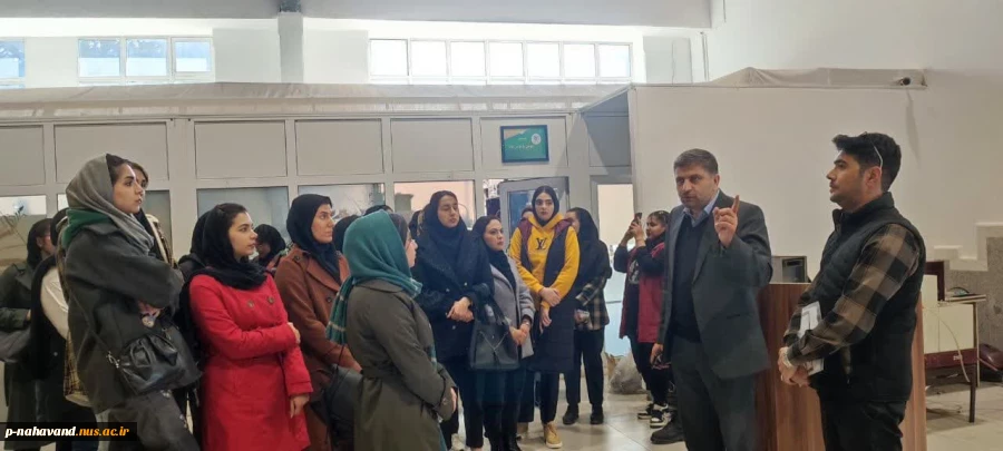 شرکت دانشجویان دختر درهمایش کاربرد هوش مصنوعی در فضای کسب و کار و تور فناوری پارک علم و فناوری همدان
 3