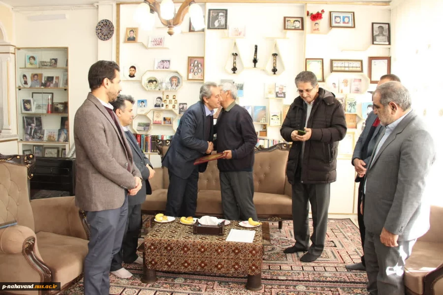 دانشگاهیان نهاوند با غبار روبی مزار شهدا و دیدار با خانواده شهیدان ایام الله دهه مبارک فجررا گرامی داشتند  4