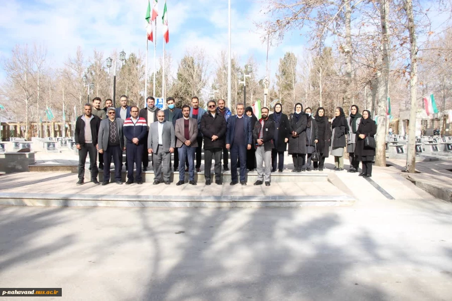 دانشگاهیان نهاوند با غبار روبی مزار شهدا و دیدار با خانواده شهیدان ایام الله دهه مبارک فجررا گرامی داشتند  13