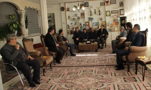 دانشگاهیان نهاوند با غبار روبی مزار شهدا و دیدار با خانواده شهیدان ایام الله دهه مبارک فجررا گرامی داشتند  23