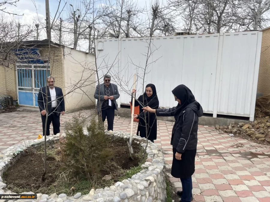به مناسبت فرارسیدن ۲۲ اسفند سالروز بزرگداشت روز شهدا و تأسیس بنیاد شهیدانقلاب اسلامی، غرس پنج نهال مثمر در محوطه آموزشکده 25