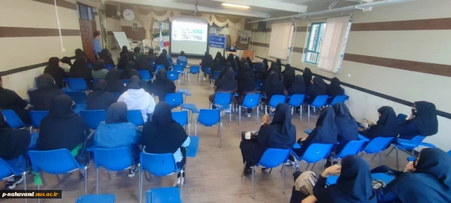 به مناسبت هفته مشاغل بازدید هنرآموزان هنرستان هاو دانش آموزان متوسطه اول نهاوند و خزل از آموزشکده  12