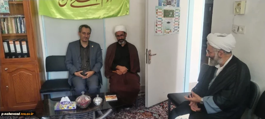 روز و هفته کارآفرینی و آموزش‌های فنی، حرفه‌ای و مهارتی را گرامی می‌داریم. 3