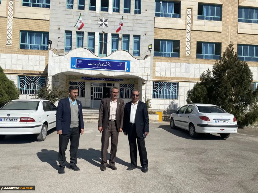 بازدید دکتر احمدی رئیس پارک علم و فناوری همدان و مهندس جمشیدی رئیس مرکز رشد شهرستان همدان ازواحد فناورآموزشکده نهاوند 3