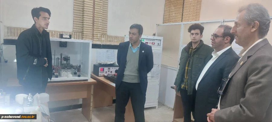 بازدید دکتر احمدی رئیس پارک علم و فناوری همدان و مهندس جمشیدی رئیس مرکز رشد شهرستان همدان ازواحد فناورآموزشکده نهاوند 4