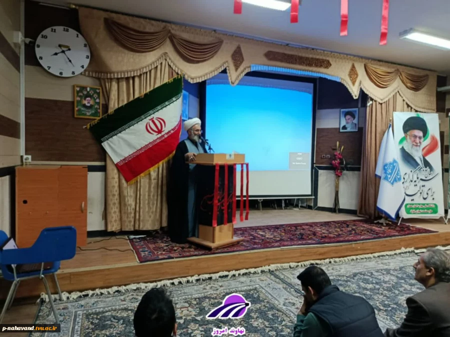 مراسم ایام شهادت حضرت فاطمه الزهرا(س) و دهه دوم ایام فاطمیه با حضور مسئولین نهاوند در سالن اجتماعات آموزشکده برگزار شد. 4