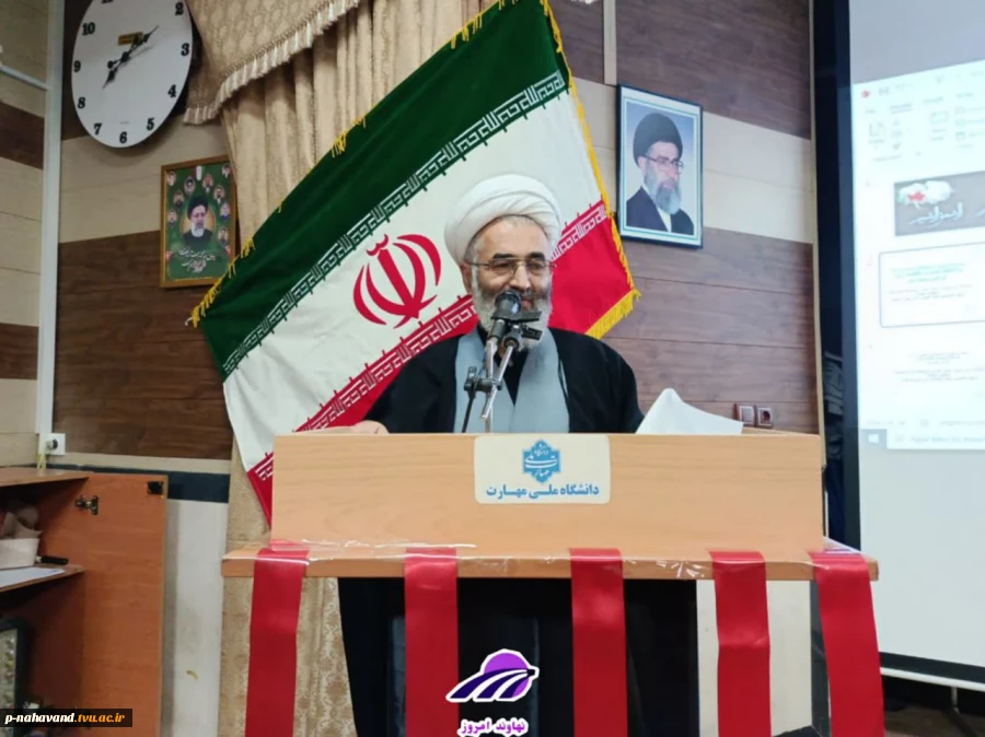 مراسم ایام شهادت حضرت فاطمه الزهرا(س) و دهه دوم ایام فاطمیه با حضور مسئولین نهاوند در سالن اجتماعات آموزشکده برگزار شد. 5