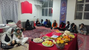 با حضور سبز رئیس ارجمند حوزه علمیه خواهران و اعضای محترم هیئت همراه، مراسم جشن ویژه شب یلدا در سرای دانشجویان دختر  5