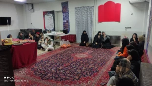 با حضور سبز رئیس ارجمند حوزه علمیه خواهران و اعضای محترم هیئت همراه، مراسم جشن ویژه شب یلدا در سرای دانشجویان دختر  7