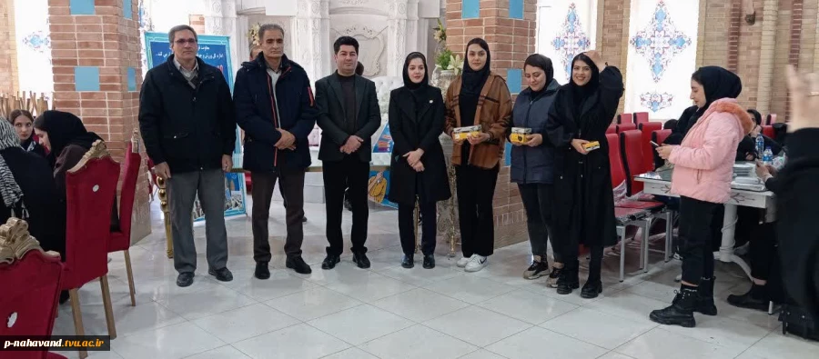 شرکت دانشجویان دختر در اولین اردوی «سفر تا سمن» شهرستان نهاوند
 8